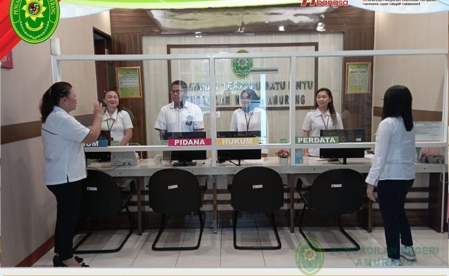 Petugas PTSP Ramah Kaum Disabilitas